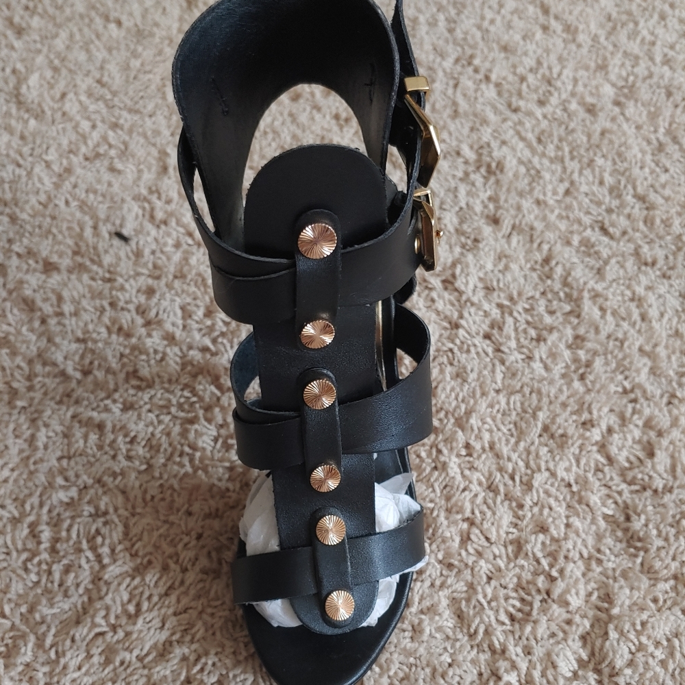 Shoes - Picture 3 of 4